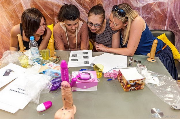 nok_tanfolyamon_tanulnak_szexelni