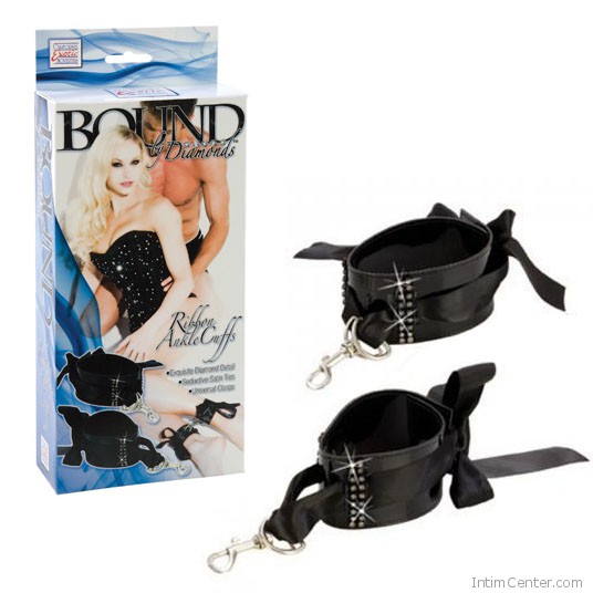 kivanatos_lakk_bokabilincs_szaten_szalaggal_es_strasszkovekkel